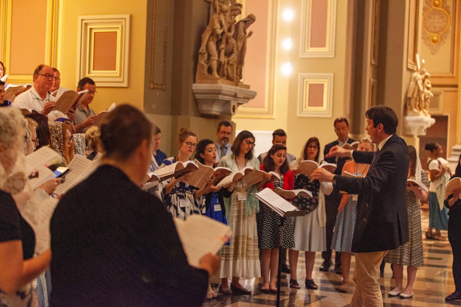 Charles Cole conducts a choir at the Colloquium